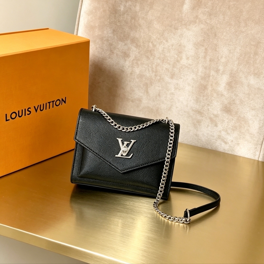 LOUIS VUITTON MYLOCKME CHAIN BB in Grained Leather